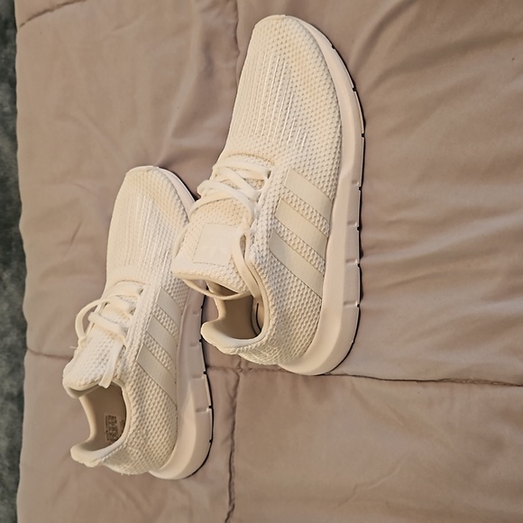 White Adidas - Picture 4 of 6